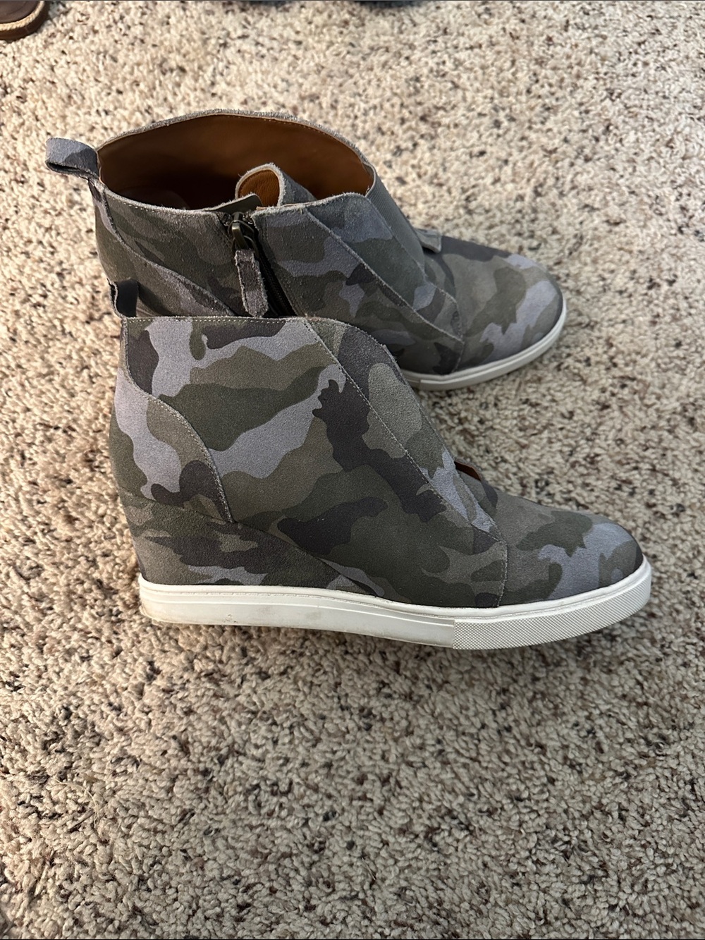 Paolo size 7.5 Gray Camo Wedge Sneaker Boot